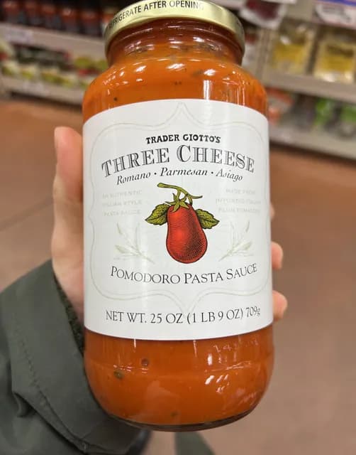 Is it Gelatin free? Trader Giotto's Three Cheese Pomodoro Pasta Sauce